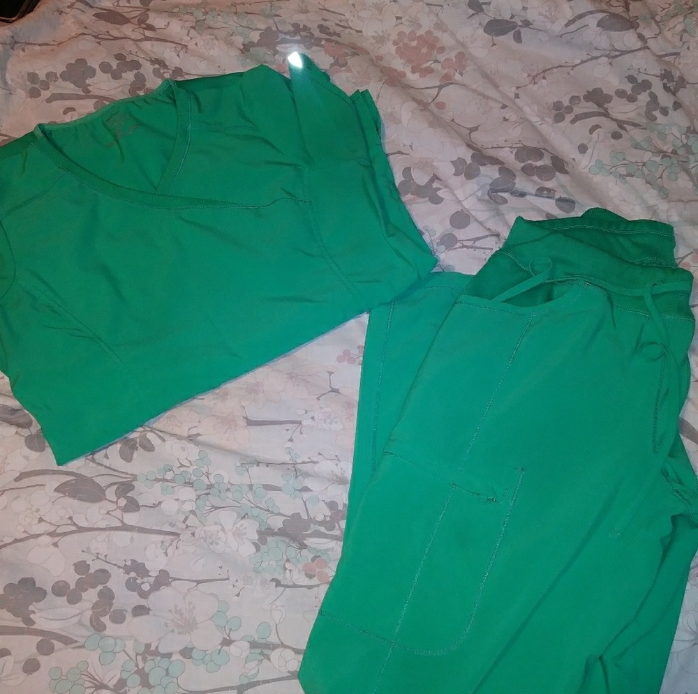 Cherokee infinity scrub set size small- green